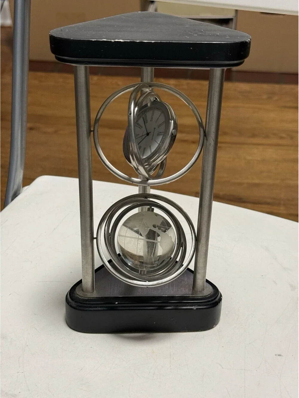 Vintage Bechmark Quartz Spinning Desk Clock Crystal Globe ( Untested )